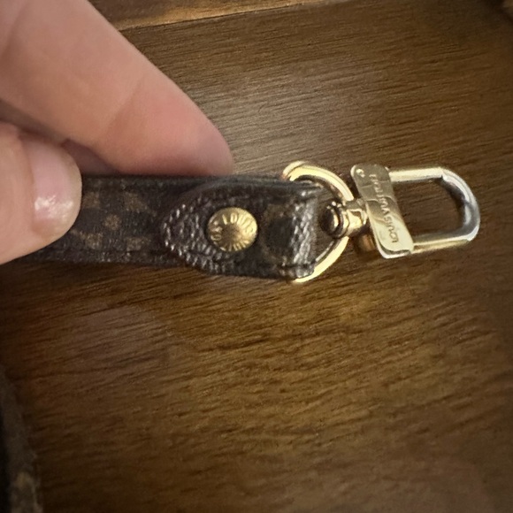Louis Vuitton Monogram Strap from the early 2000s. - Picture 3 of 5